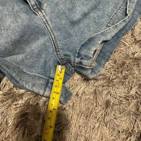 AMERICAN EAGLE Mom High Rise Blue Denim Cuffed jean shorts Women’s size 8 - Picture 5 of 6